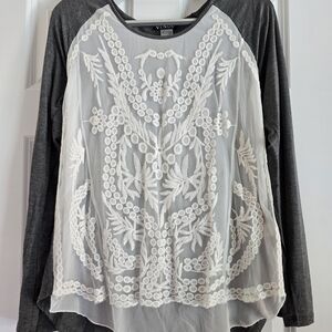 VENUS White and Cream Raglan Blouse with Graphic Design